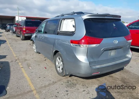 2011 Toyota Sienna Le V6 z USA, uszkodzony, nr VIN 5TDKK3DC0BS064967